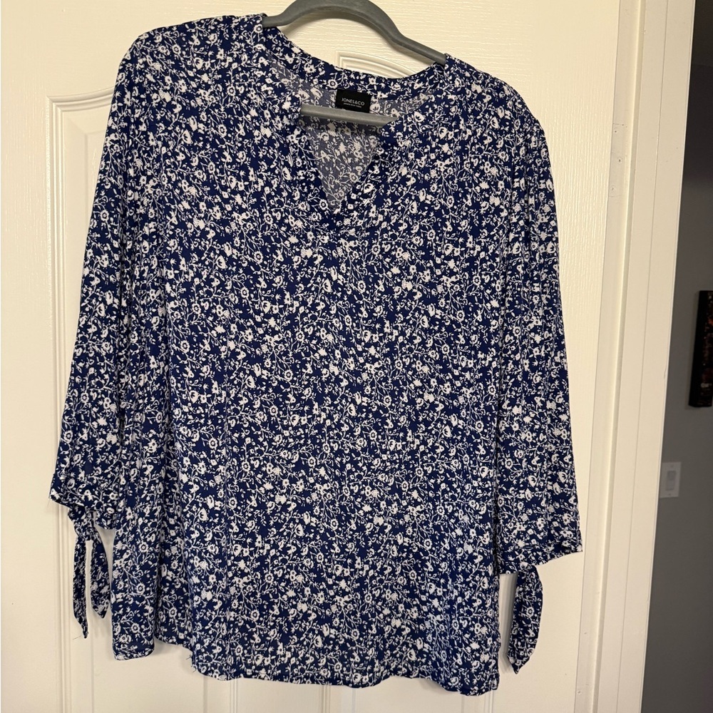 Jones New York & Company Floral Navy Blue Dolman Sleeve Women's Top - Picture 4 of 13